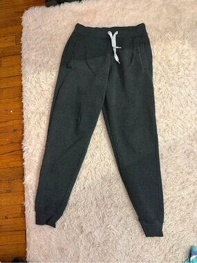 men’s black Southpole sweats
